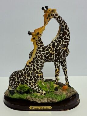 Premier Collections Wildlife Collection Kissing Giraffes Figurine Vintage